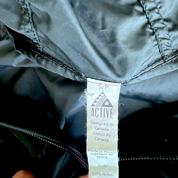 Ventilated Black Windbreaker - Picture 4 of 4